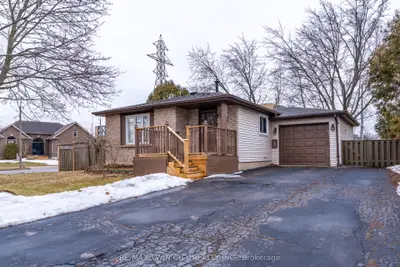 Detached in Brantford