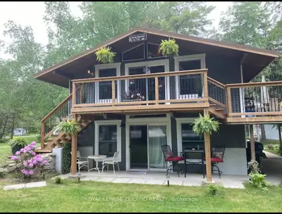 6329 William Street, Lambton Shores, ON N0N 1J2