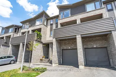 1960 Dalmagarry Road 178, London North, On M5v 3v6