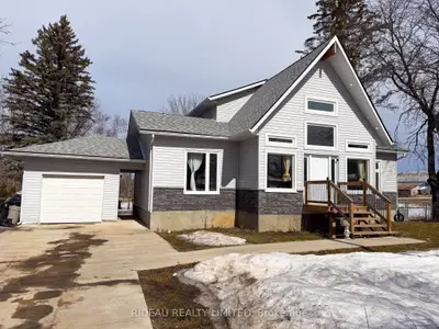 168 Main Street, Leeds and the Thousand Islands, ON K0H 2N0