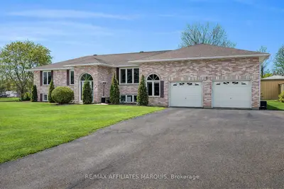 8 Davis Lane, Rideau Lakes, ON K7A 4S5