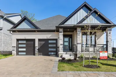 1061 Eagletrace Drive 1, London North, On N6g 0t3