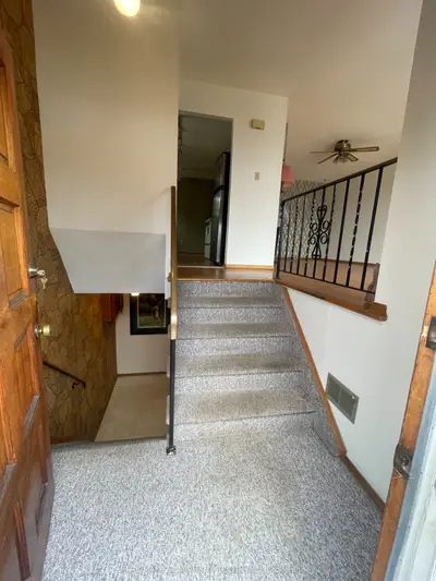 24 Yeoville Court, Hamilton, On L9c 5w5