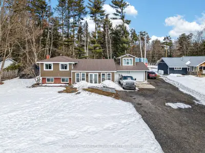 363 Santas Village Road, Bracebridge, On P1l 1w8