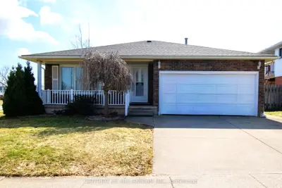 3 College Park Drive, Welland, ON L3C 6Z6