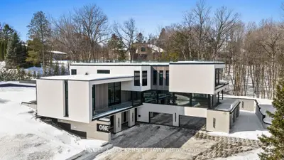 1 Delong Drive, Beacon Hill North - South And Area, On K1j 7e7