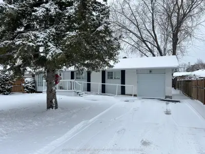 16 SYCAMORE Drive, Bells Corners and South to Fallowfield, ON K2H 6H6