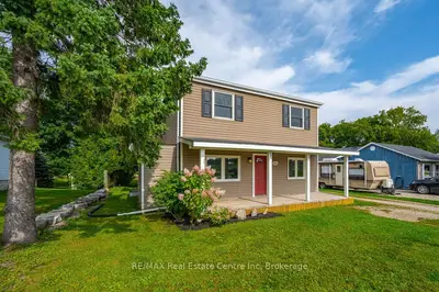 353 Wellington Street E, Wellington North, On N0g 2l2