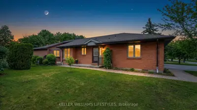 55 Fiddlers Green Road 9, London North, On N6h 4t8