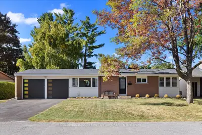 13 Edgebrook Road, Bells Corners and South to Fallowfield, ON K2H 6C2