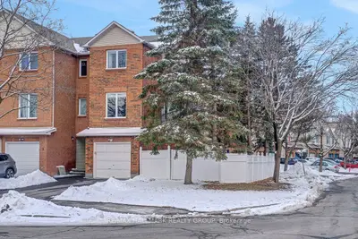 1 Rothbury Crescent, Manor Park - Cardinal Glen and Area, ON K1K 4N4