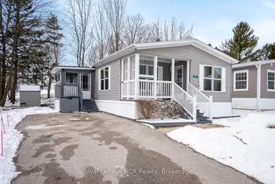 37 Sussex Square, Georgian Bluffs, On N4k 5n5