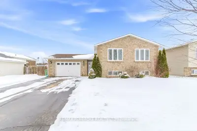 17 Greenvale Crescent, Petawawa, On K8h 3s2