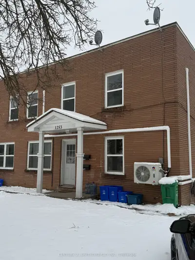 1253 Clonsilla Avenue B, Peterborough, ON K9J 5Z1