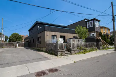 309 Cyr Avenue, Vanier And Kingsview Park, On K1l 7n6