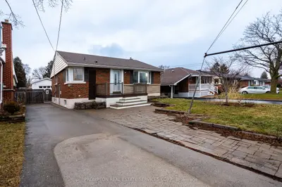16 Fernwood Crescent, Hamilton, On L8t 3l1