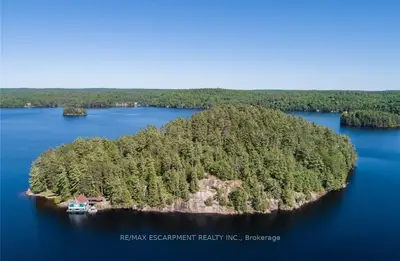 0 Crown Island Island, Huntsville, On P0b 1l0