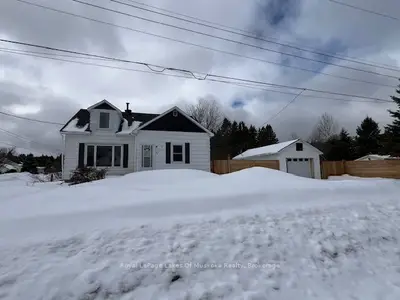 27 Lincoln Avenue, South River, On P0a 1x0