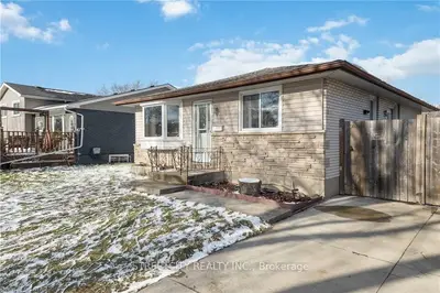 95 Kinburn Crescent, London South, ON N6E 1J3