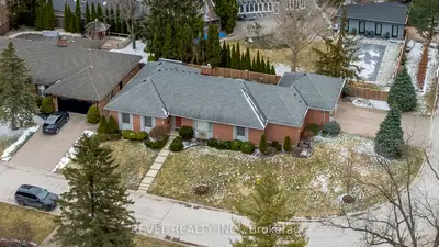 11 Tallwood Circle, London North, On N5x 2s1