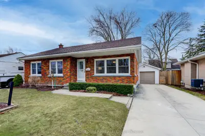 133 Glastonbury Crescent, Stratford, ON N5A 6J1