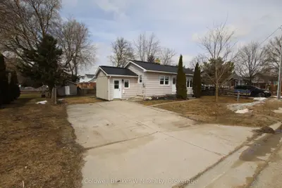 383 Wellington Street E, Wellington North, On N0g 2l2