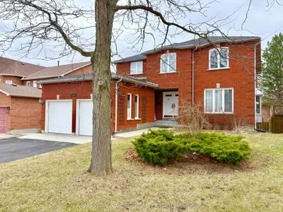 138 Huntingwood Avenue, Hamilton, ON L9H 6X7