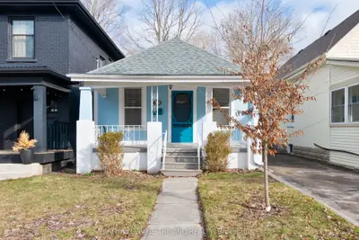 30 Elmwood Place, London South, ON N6J 1J2