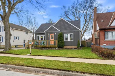 249 McAlpine Avenue S, Welland, ON L3B 1T8