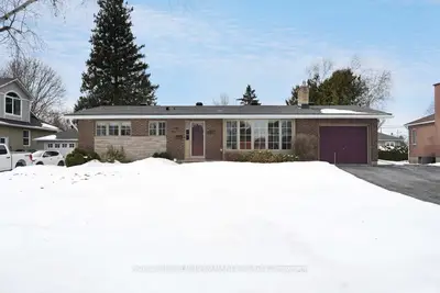 12 Willeth Avenue, Cityview - Parkwoods Hills - Rideau Shore, ON K2E 5C1