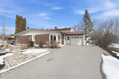 113 Benlea Drive, Tanglewood - Grenfell Glen - Pineglen, On K2g 3v3
