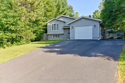 1256 Victoria Street, Petawawa, ON K8H 2G1