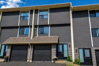 135 Chalmers Street S 18, Cambridge, On N1r 6m2