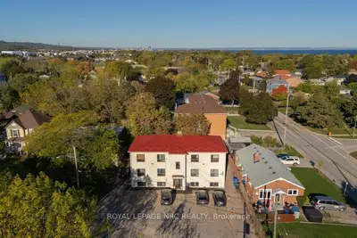 389 Elizabeth Street Unit 1, Grimsby, On L3m 3k6