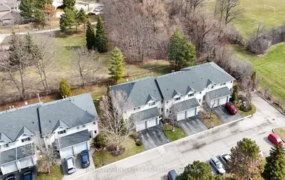 2 Royalwood Court 59, Hamilton, On L8e 4z1