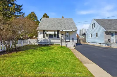 39 EASTWOOD Street, Hamilton, ON L8H 6R6