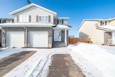2095 Sandstone Crescent, Petawawa, On K8h 0b2