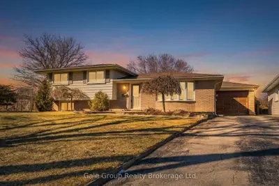7 Tuscarora Court, Brantford, ON N3R 5Y6