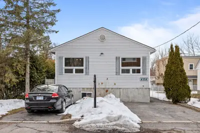 404 Dieppe Street, Vanier and Kingsview Park, ON K1L 6V4
