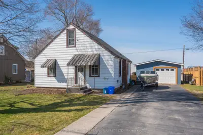 149 Oakwood Street, Port Colborne, On L3k 5g5
