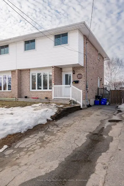 201 MARSHALL PARK Drive, North Bay, ON P1A 3L1