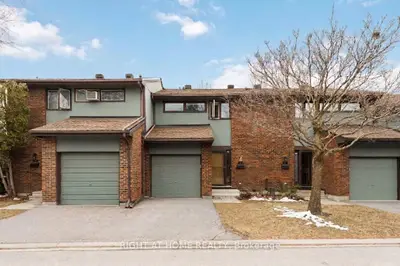 4 Chisholm Court, Kanata, On K2k 1e2