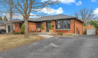 438 Grand View Avenue, London South, ON N6K 2T4