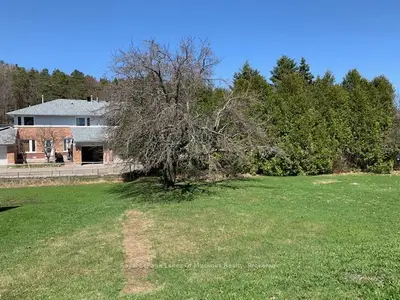 64 West Road, Huntsville, On P1h 1l8