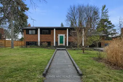 13 Upper Canada Drive, Niagara-on-the-lake, On L0s 1j0