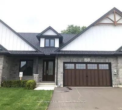 11 Greenhill Drive, Tillsonburg, ON N4G 0L4