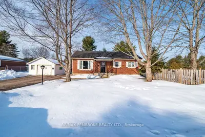 2 Oelke Street, Petawawa, On K8h 1z7