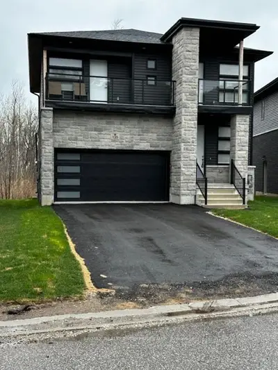135 Rosie Street, Blue Mountains, On N0h 1j0