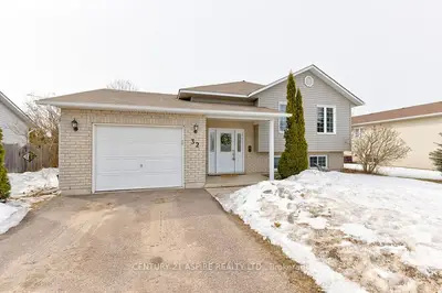 32 Highland Park Drive, Petawawa, ON K8H 3S2