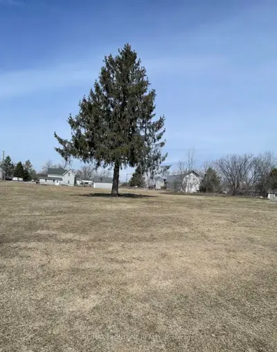 19 Lila Street, Montague, ON K7A 2X2
